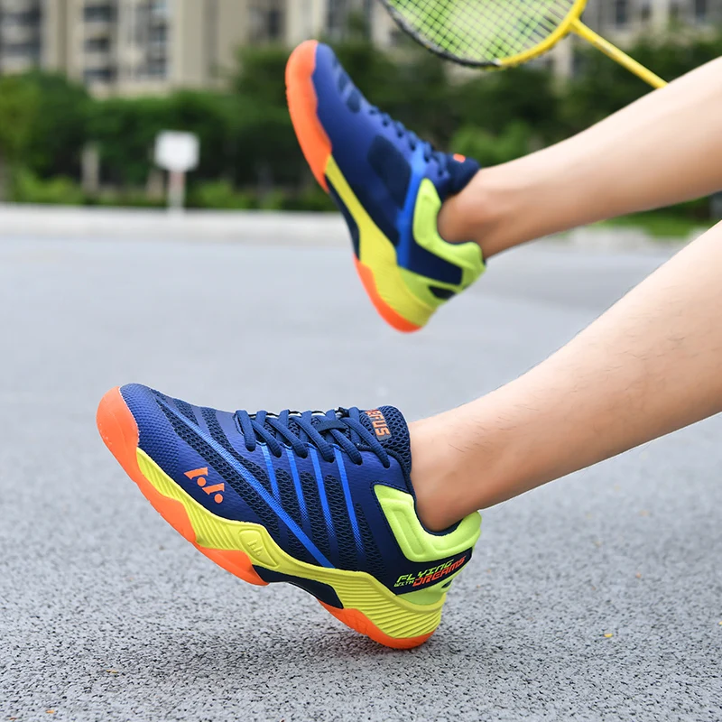 Новые теннисные туфли, модная уличная дышащая женская профессиональная спортивная обувь унисекс, молодежная обувь для тренировок по бадминтону