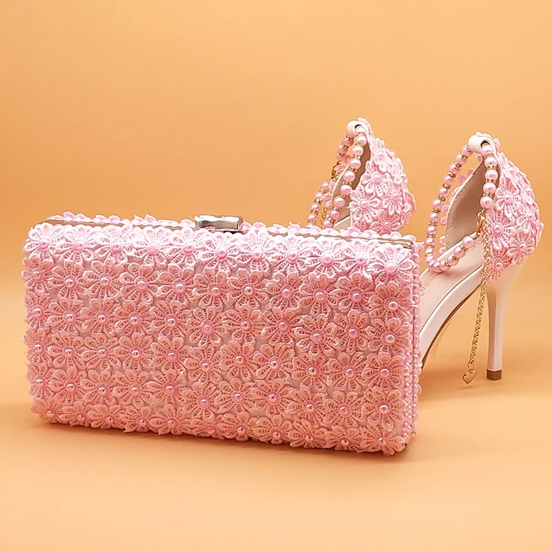 Розовый цветок свадебные туфли и сумки установить высокие каблуки острым носом лодыжки ремень дамы партия обуви с соответствующими кошелек жемчуг на шнуровке
