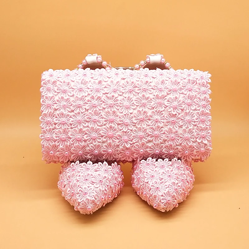 Розовый цветок свадебные туфли и сумки установить высокие каблуки острым носом лодыжки ремень дамы партия обуви с соответствующими кошелек жемчуг на шнуровке