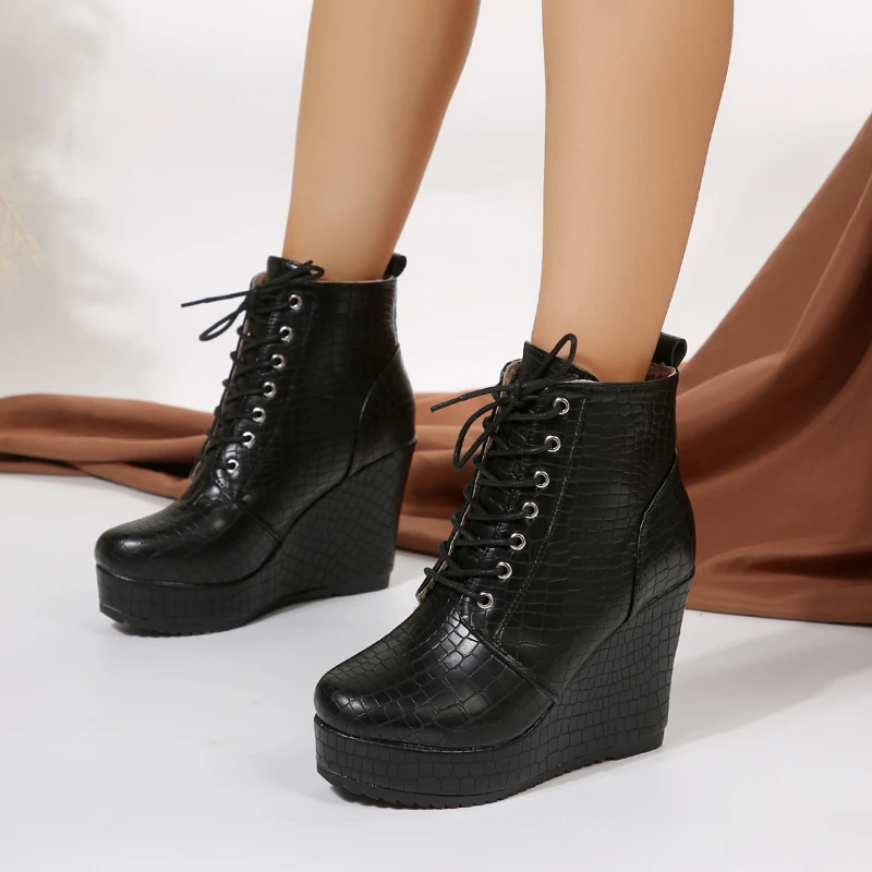 Новинка 2023 года, модные женские повседневные ботильоны на танкетке, платформе и высоком каблуке, кожаная обувь, женские дизайнерские ботинки на каблуке, черная женская обувь