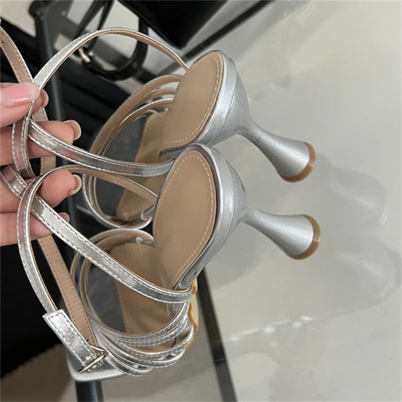 Eilyken/ Новые дизайнерские босоножки с квадратным открытым носком, женские босоножки с узкой лентой и пряжкой на щиколотке, необычные летние туфли на высоком каблуке с вырезами