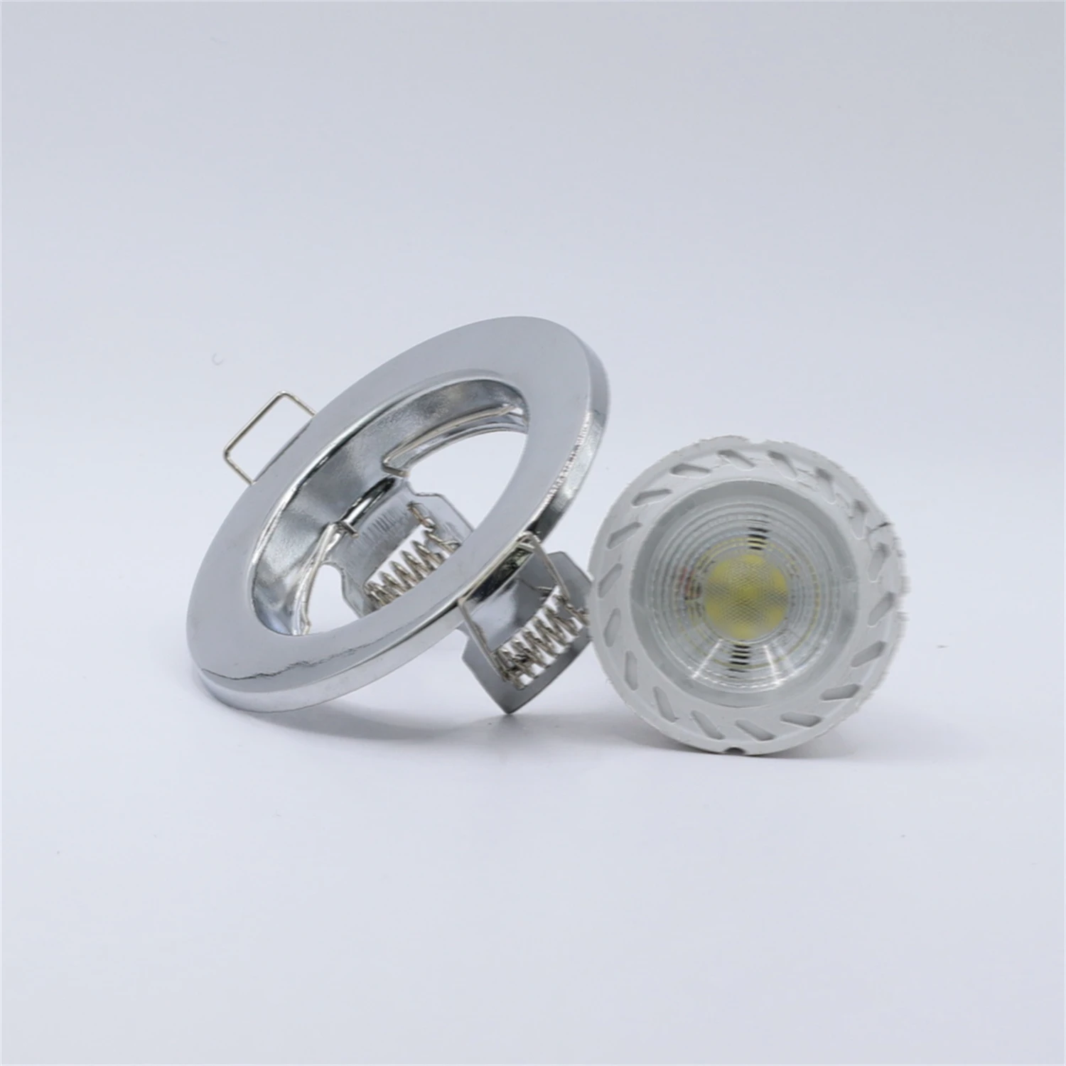 Комплект из 2 встраиваемых светильников GU5.3 MR16 с матово-никелевыми вставками/морозно-белый потолочный светильник