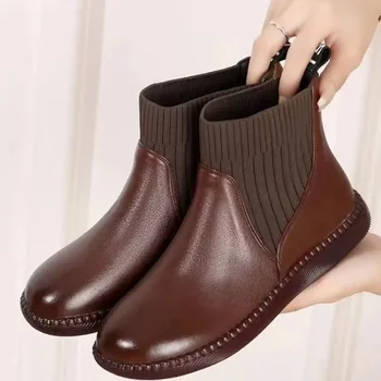 Зимние ботинки для женщин, новинка 2023 года, женские ботинки с круглым носком, высококачественные коричневые короткие ботинки, простые и универсальные кожаные ботинки на плоской подошве