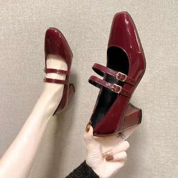 Красные туфли Mary Janes из лакированной кожи, новинка лета 2024, женские туфли-лодочки с квадратным носком, удобные женские тонкие туфли на массивном каблуке.